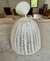 (LP) Lámpara blanca de ratan sintético. / 26 x 30