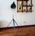 (JB) Lampara de pie trípode, estructura madera pantalla de chapa verde / diámetro 29 × 162