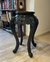 (MG) Mesa de arrime negra tallada / 40 x 50 alto