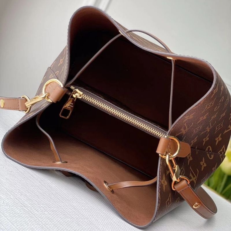 lv bolsa pink inside