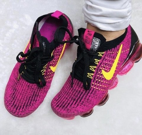 pink nike flyknit vapormax