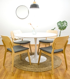 conjunto silla baltaic y mesa tulip blanca