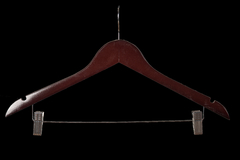 Percha ADULTO de Madera con Pinza - comprar online
