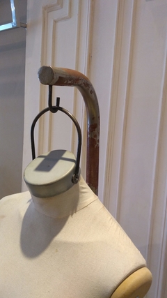 Dama Colgante con Base