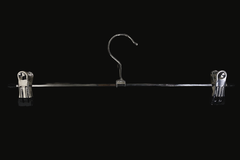 Percha Cromada con Pinzas