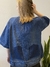 Jaqueta jeans com detalhe floreal na internet