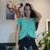 Blusa verde brilhante com encaracolado