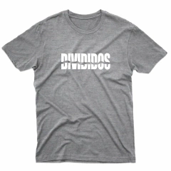 Remera Unisex Manga Corta DIVIDIDOS 01 en internet