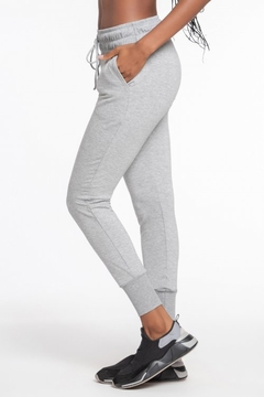 CALCA LIVE JOGGER COMFY ESSENTIAL FEMININA na internet