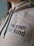 MAXI BUZO CON CAPUCHA frase ''be cool be kind'' - tienda online