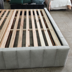 Cama tapizada (bastones, capitone)
