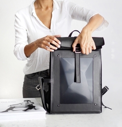 MOCHILA MODELO 5,16 NEGRA Y ALUMINIO NEGRO PULIDO - comprar online