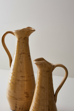 Jarra de cerámica color camel Crux - Dos tamaños - comprar online