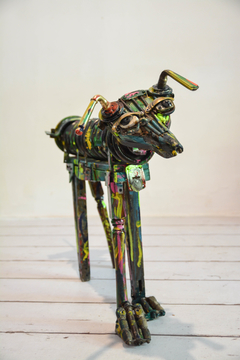 Mariana Mazza Toimil. La China. Escultura realizada con piezas antiguas recuperadas.  Diferentes tipos de metales, cerámica, madera. Intervenida con acrílico - tienda online