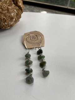 Brinco em Metal Prateado com Quartzo Verde na internet