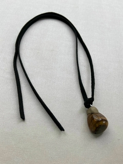 Colar em Cordão com Cristal Olho de Tigre na internet