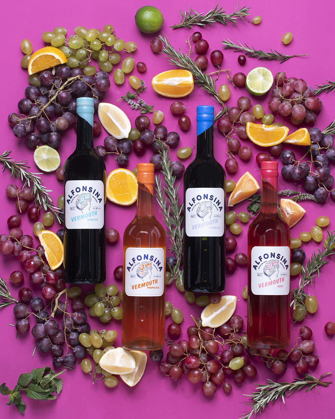 Explora nuestra pasión por el vermut a través de una imagen que captura el proceso artesanal y cuidadoso de preparación de nuestra exclusiva mezcla de hierbas y especias, fusionadas con la base vínica de nuestros viñedos en el Valle De Uco.