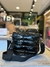 BANDOLERA PUFFER NEGRA BRILLOSA