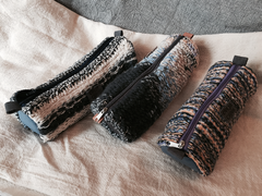 Cartuchera Catu - cilíndrica larga ( azul, blanco y gris ) - Oveja calva