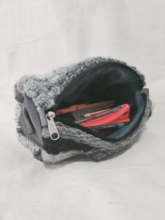Cartuchera Catu - cilíndrica larga ( grises ) - tienda online
