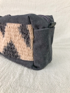 Cartuchera Catu - rectangular triangulos crudo y gris - Oveja calva