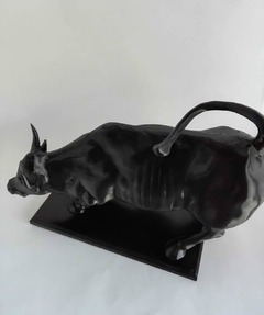 CHARGING BULL UNIC