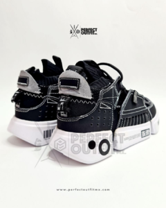 ESSENCE ACE Black - comprar en línea