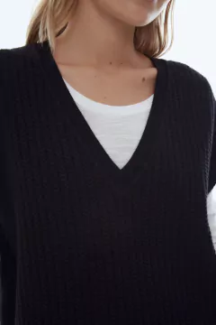 SWEATER VEST OVER CABLES en internet