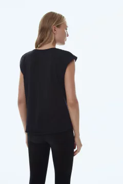 REMERA EMBELLISH LIPA - comprar online