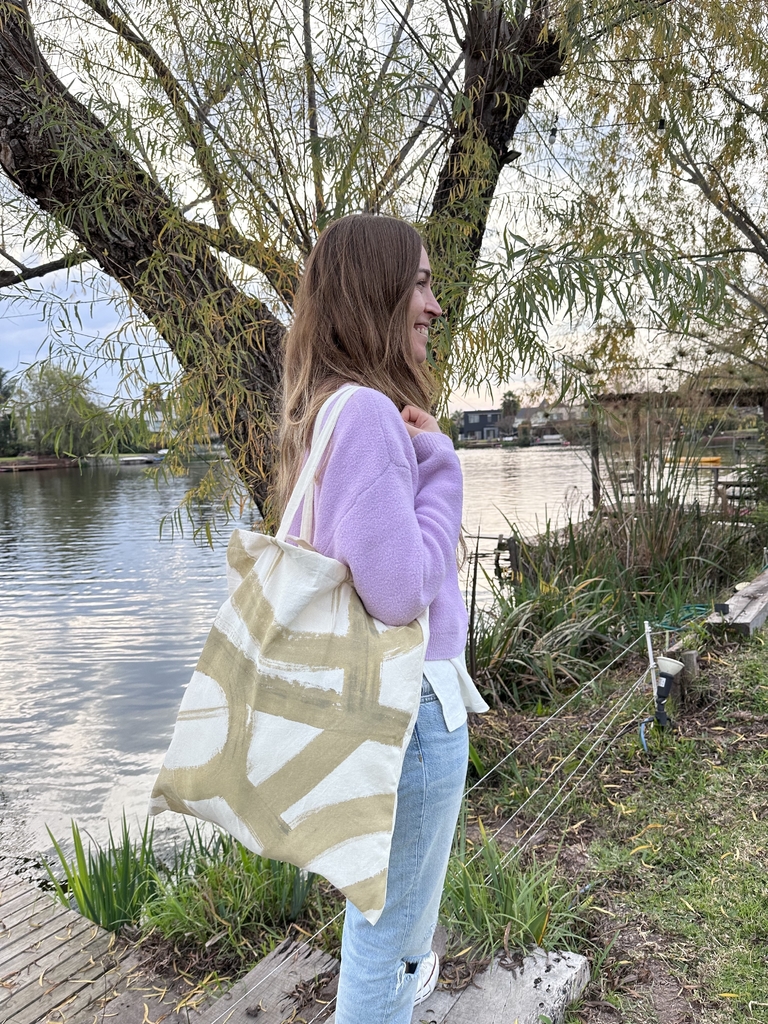 Beige tote hotsell