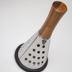 Rallador cónico mango madera - comprar online