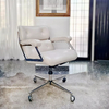 Sillón Eames en cuero crudo