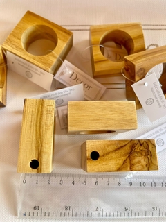 PORTA GUARDANAPOS DE MADEIRA C/ FURO 4X4X2 UNITARIO - comprar online