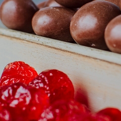 Cerezas al maraschino bañadas con chocolate leche x100gr