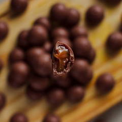 Botoncitos rellenos de dulce de leche bañados con chocolate leche x100gr