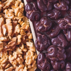 Nueces bañadas con chocolate amargo al 80% sin lactosa x100gr