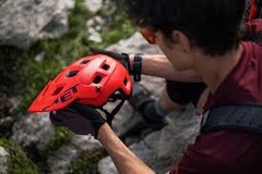 Casco Met echo en internet