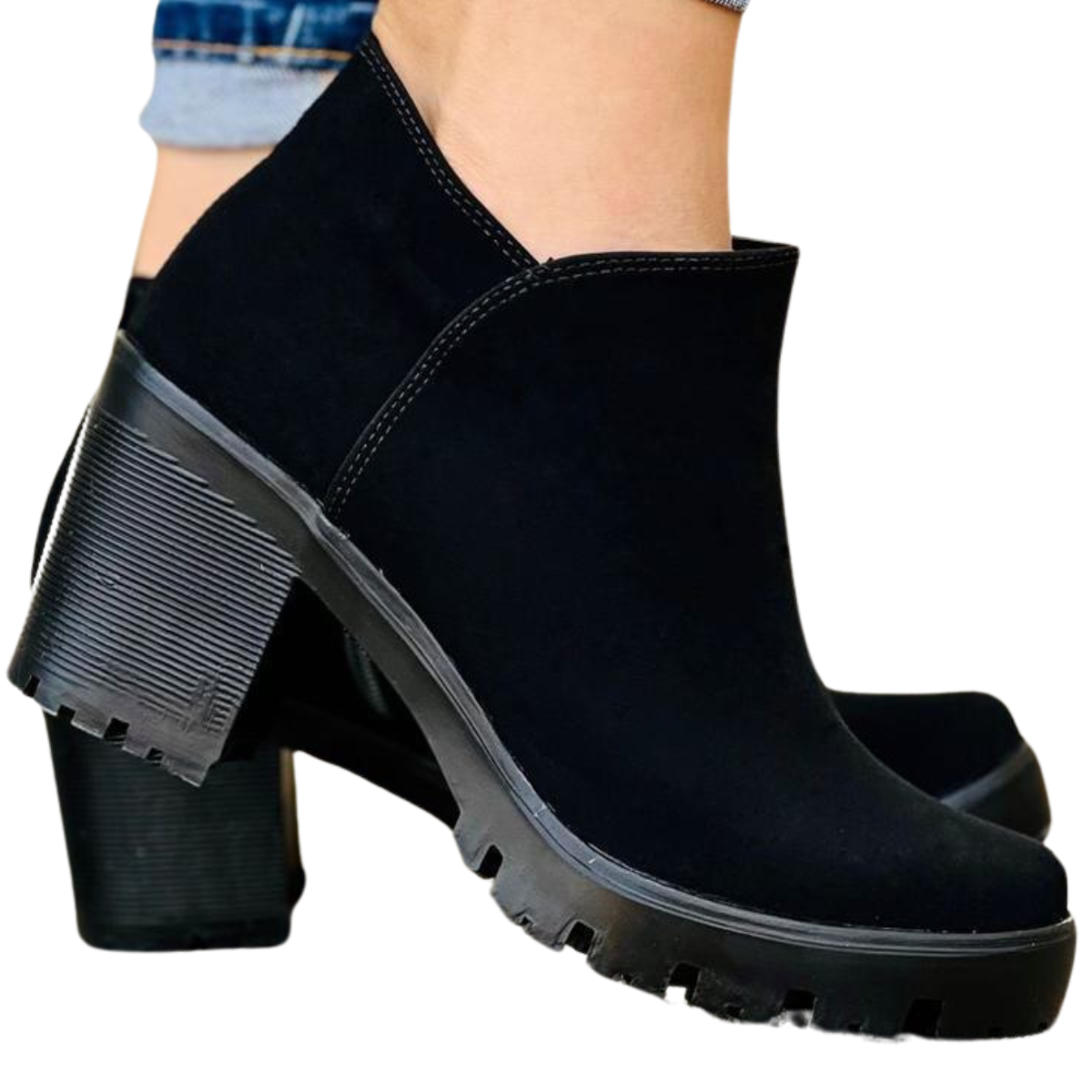 Botines Mujer Gina Tacón 5 1/2: Elegancia y Comodidad para tu Estilo. Los botines mujer Gina tacón 5 1/2 se han convertido en una elección popular para mujeres que buscan combinar estilo, elegancia y comodidad. Ya sea que los necesites para una ocasión especial o como parte de tu look diario, estos botines ofrecen el equilibrio perfecto entre diseño moderno y funcionalidad. En este artículo, te ayudaremos a entender por qué los botines Gina con tacón de 5 1/2 pulgadas son una opción ideal, cómo combinarlos y dónde puedes encontrarlos en Onlineshoppingcenterg.  ¿Qué hace especiales a los Botines Mujer Gina Tacón 5 1/2? Los botines Gina de tacón medio alto, específicamente con una altura de 5 1/2 pulgadas, son conocidos por su diseño elegante y su construcción cómoda. A diferencia de otros tacones más altos que pueden ser incómodos, estos botines ofrecen una altura que alarga la figura sin sacrificar la comodidad, permitiendo caminar con seguridad y confianza.  Diseño Elegante y Versátil Los botines Gina se caracterizan por un diseño sofisticado que se adapta fácilmente a diferentes estilos y ocasiones. Son perfectos tanto para un look casual con jeans como para atuendos más formales, como vestidos o faldas elegantes. Esto los convierte en un calzado muy versátil.  Además, vienen en una variedad de materiales y acabados, como cuero, gamuza y charol, lo que permite encontrar el par perfecto que se ajuste a tu estilo personal.  Comodidad Sin Sacrificar Estilo Uno de los aspectos más destacados de los botines mujer Gina tacón 5 1/2 es su combinación de comodidad y estilo. A pesar de tener un tacón relativamente alto, están diseñados para proporcionar un buen soporte en el pie, lo que los hace ideales para usarlos durante todo el día sin sentir molestias.