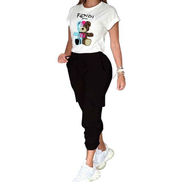 Comprar Conjunto Deportivo Jogger Cargo Mujer: Encuentra el Perfecto en Onlineshoppingcenterg. ¿Estás buscando un conjunto deportivo jogger cargo mujer que combine estilo, comodidad y funcionalidad? En Onlineshoppingcenterg, tenemos la mejor selección para que renueves tu guardarropa con piezas que se adapten a tu ritmo de vida. Descubre todo lo que necesitas saber para elegir el conjunto ideal y por qué comprar con nosotros es tu mejor opción. ¿Por Qué Elegir un Conjunto Deportivo Jogger Cargo Mujer? Los conjuntos deportivos jogger cargo mujer son una tendencia que destaca por su versatilidad. Ya sea para entrenar, pasear o crear un look casual, esta prenda es imprescindible para cualquier armario. Ventajas de los Conjuntos Deportivos Jogger Cargo: 1.	Estilo moderno: Inspirados en el diseño de los pantalones cargo mujer, pero con un toque deportivo y urbano. 2.	Comodidad: Fabricados con materiales flexibles que te permiten moverte con libertad. 3.	Practicidad: Los pantalones con bolsillos laterales mujer son perfectos para guardar pequeños objetos como llaves o el teléfono. 4.	Variedad de opciones: Disponibles en colores como negro, beige, blanco o rosa para combinar con cualquier outfit. Tipos de Conjuntos Jogger Cargo para Mujer En Onlineshoppingcenterg, encontrarás conjuntos que se adaptan a tus necesidades y estilo personal. Aquí te mostramos algunas de las opciones más populares: 1. Jogger Cargo Negro Mujer Un clásico que nunca falla. Ideal para combinar con camisetas ajustadas o sudaderas oversize. 2. Jogger Cargo Beige Mujer Perfecto para un look relajado pero elegante. Combina con sneakers blancos o botas de combate. 3. Jogger Cargo Deportivo Mujer Diseño ideal para entrenar o actividades al aire libre. Hechos de materiales ligeros y transpirables. 4. Jogger Cargo Efecto Piel Un modelo más sofisticado que puedes usar para eventos casuales o salidas nocturnas. Cómo Elegir el Mejor Conjunto Deportivo Jogger Cargo Mujer Factores a Considerar: 1.	Material: Los conjuntos de jogger algodón mujer son ideales para la comodidad diaria, mientras que los de materiales sintéticos son más resistentes para actividades deportivas. 2.	Corte: Elige un corte que favorezca tu figura, como el pantalón jogger mujer tiro alto. 3.	Color: Desde jogger blanco mujer hasta tonos como el gris o azul marino, selecciona el que mejor se adapte a tus outfits. 4.	Estilo: ¿Prefieres un look deportivo o algo más casual como un jogger mezclilla mujer? Ideas de Outfit con Conjuntos Jogger Cargo Mujer Los conjuntos jogger cargo mujer ofrecen muchas posibilidades para crear atuendos modernos. Aquí algunas ideas: •	Look deportivo: Usa un jogger deportivo mujer con una camiseta sin mangas y zapatillas deportivas. •	Estilo casual: Combina un pantalón cargo gris mujer con una sudadera y botines. •	Outfit juvenil: Prueba un jogger cargo beige mujer con un crop top y accesorios minimalistas. Preguntas Frecuentes ¿Qué diferencia hay entre un jogger cargo y un pantalón cargo? El jogger cargo mujer tiene un diseño más deportivo, generalmente con puños en los tobillos, mientras que los pantalones cargo mujer suelen ser más estructurados. ¿Tienen tallas grandes? Sí, contamos con pantalones cargo mujer tallas grandes y joggers para todas las medidas. ¿Puedo usar joggers cargo para entrenar? Por supuesto. Los joggers mujer deportivos están diseñados para combinar estilo y funcionalidad, siendo perfectos para cualquier actividad física. Onlineshoppingcenterg: Tu Tienda para Comprar Conjunto Deportivo Jogger Cargo Mujer En Onlineshoppingcenterg, te ofrecemos una amplia gama de conjuntos deportivos que se ajustan a tus necesidades. Nuestros productos están fabricados con materiales de alta calidad y diseños que siguen las últimas tendencias. Además, garantizamos un proceso de compra sencillo y seguro. ¡No esperes más! Compra tu conjunto deportivo jogger cargo mujer hoy mismo y luce increíble en cualquier ocasión.