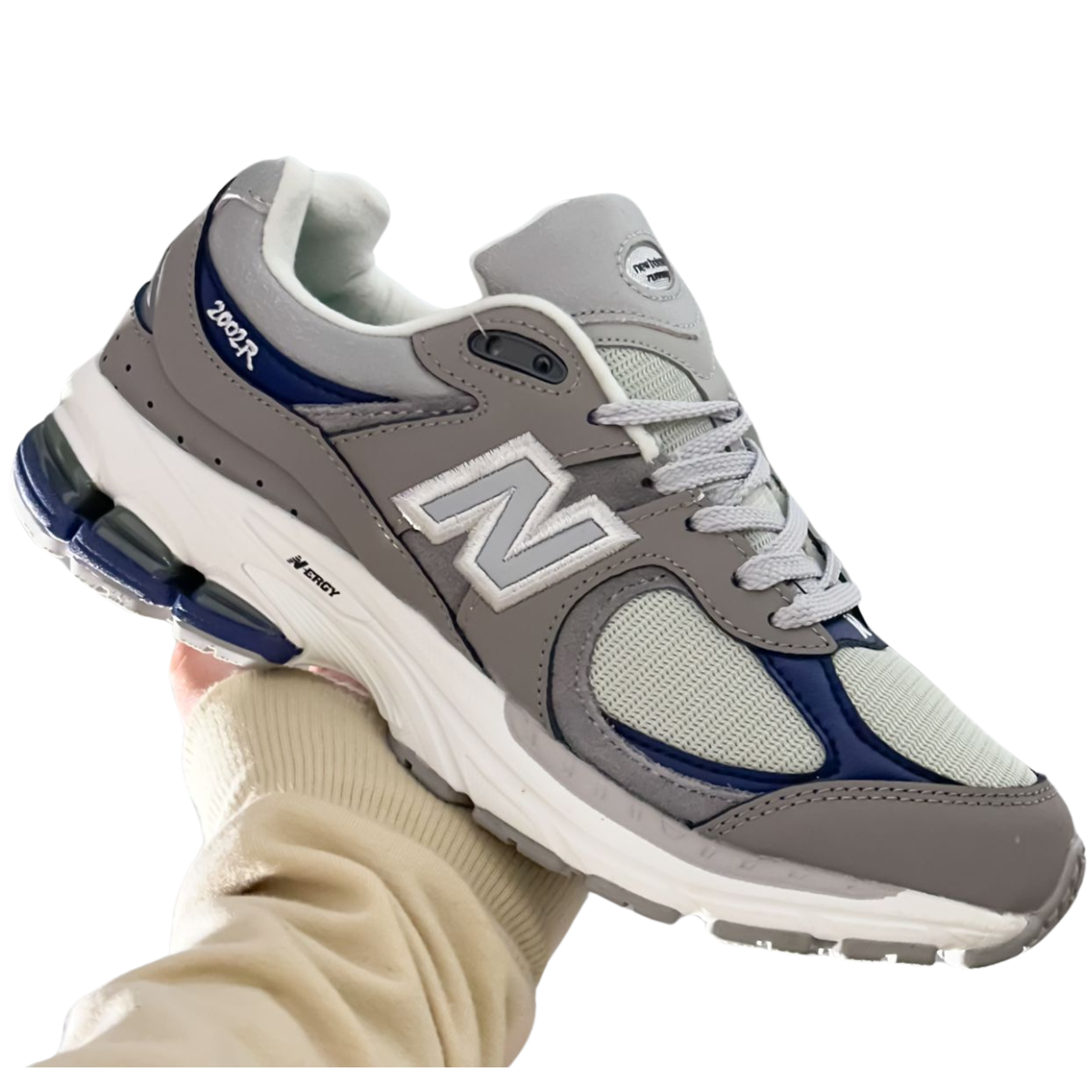 ZAPATILLAS NEW BALANCE ENERGY 2002R HOMBRE en Onlineshoppingcenterg Las ZAPATILLAS NEW BALANCE ENERGY 2002R HOMBRE son la elección perfecta para aquellos que buscan comodidad, estilo y rendimiento en su calzado. En Onlineshoppingcenterg, te ofrecemos una amplia gama de modelos para que encuentres justo lo que necesitas. Este artículo está diseñado para resolver todas tus dudas y ayudarte a tomar la mejor decisión si estás considerando comprar las New Balance 2002R.  ¿Por qué elegir las ZAPATILLAS NEW BALANCE ENERGY 2002R HOMBRE? Las ZAPATILLAS NEW BALANCE ENERGY 2002R HOMBRE se han convertido en una referencia en el mundo del calzado deportivo y casual gracias a su diseño innovador y tecnología avanzada. Estas zapatillas combinan confort y durabilidad, lo que las convierte en una excelente opción para el uso diario y actividades deportivas.  1. Comodidad y Estilo en un Solo Paquete El modelo New Balance 2002R se caracteriza por su excelente amortiguación y soporte, lo que lo hace perfecto para caminar largas distancias o para tu rutina de ejercicios. Además, las New Balance 2002R Hombre tienen un diseño moderno que se adapta a cualquier estilo, ya sea para ocasiones casuales o deportivas.  Si buscas un color neutro pero elegante, las New Balance 2002R Grey o las New Balance 2002R Black son una opción popular entre los usuarios. Por otro lado, si prefieres un look más atrevido, puedes optar por las New Balance 2002R Protection Pack, un modelo que ha revolucionado el mercado con su estilo único.  2. Tecnología Avanzada para Mayor Rendimiento Las ZAPATILLAS NEW BALANCE ENERGY 2002R HOMBRE están diseñadas con tecnología de punta para mejorar tu experiencia. Con la integración del sistema de amortiguación N-ergy y la suela Stability Web, este calzado te proporciona una pisada cómoda y segura en cualquier terreno. Además, si buscas protección adicional para condiciones climáticas adversas, las New Balance 2002R Gore-Tex son ideales gracias a su resistencia al agua y durabilidad.  Otro modelo destacado es el New Balance M2002RCA, que incluye un diseño retro pero con las mejoras tecnológicas modernas que garantizan comodidad y estilo.