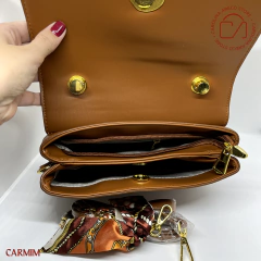 BOLSA FLOR MARROM (06029M) - Carolina Areco Store