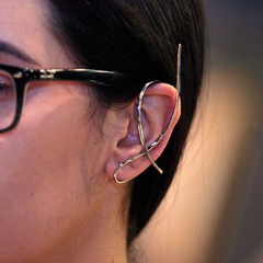 Mira - ear cuff / brinco solitário de encaixe - esquerdo - Atelier Alberta