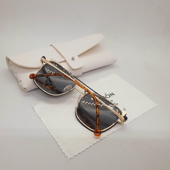 CLIP ON METAL PIN UP - Mari Vision