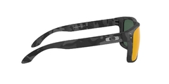Oakley 0OO9102 E9 HOLBROOK Black Camo Collection PRIZM RUBY - NEA.VISIÓN