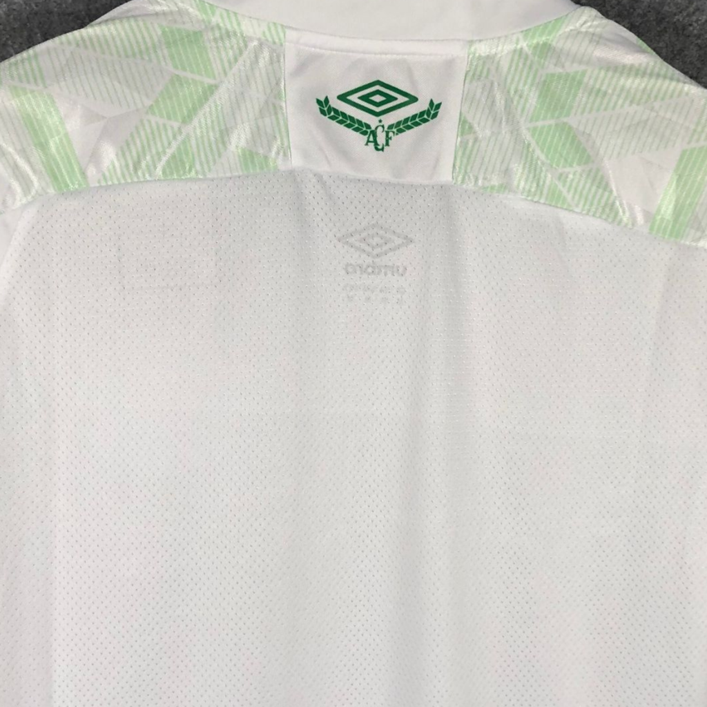 camisa branca chapecoense