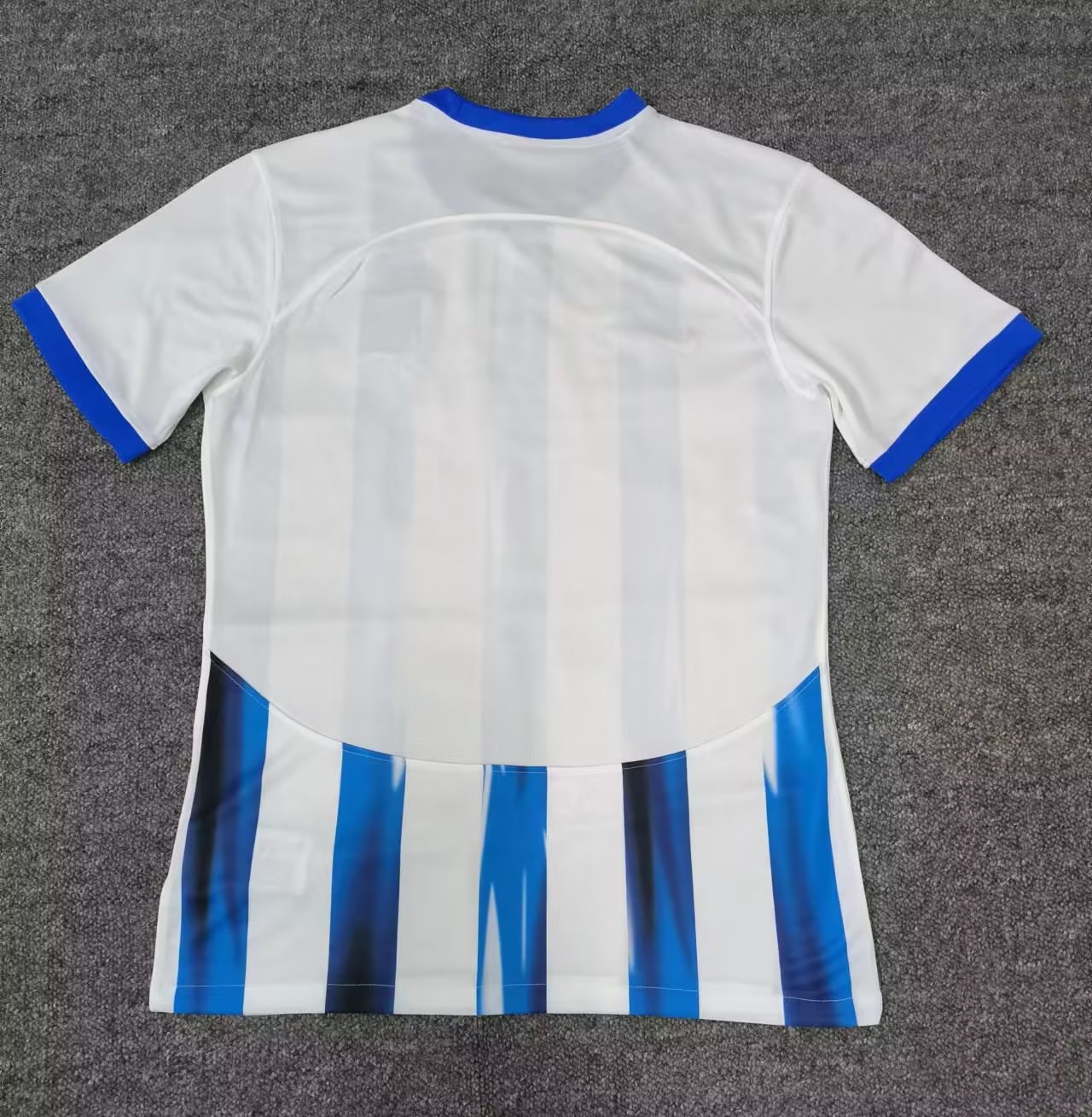 Camisa reserva do Hertha Berlin 2023-2024 é revelada pela Nike