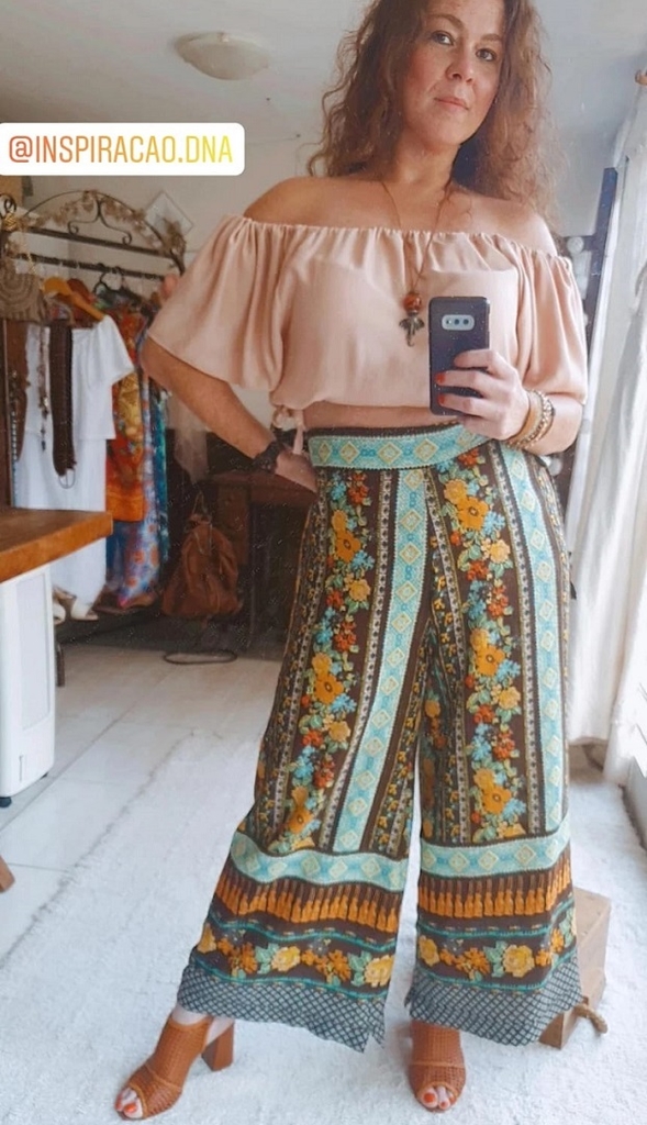 blusa com elástico na gola