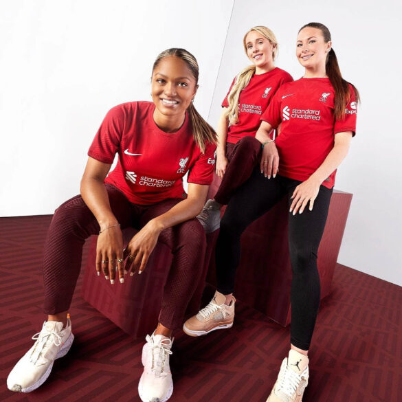 Camisa Liverpool II 21/22 Marfim - Feminina Baby Look - Nike
