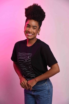 Camiseta Feminina Coração em Linhas Preta - loja online