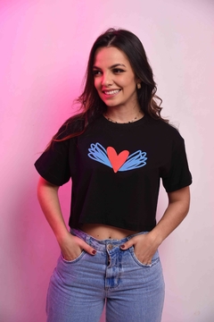 Camiseta Coração com Asas Preta - Ládocoração